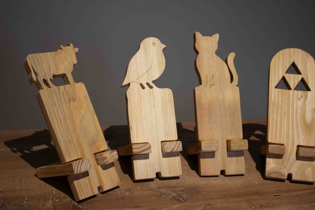 Supports de téléphone en bois