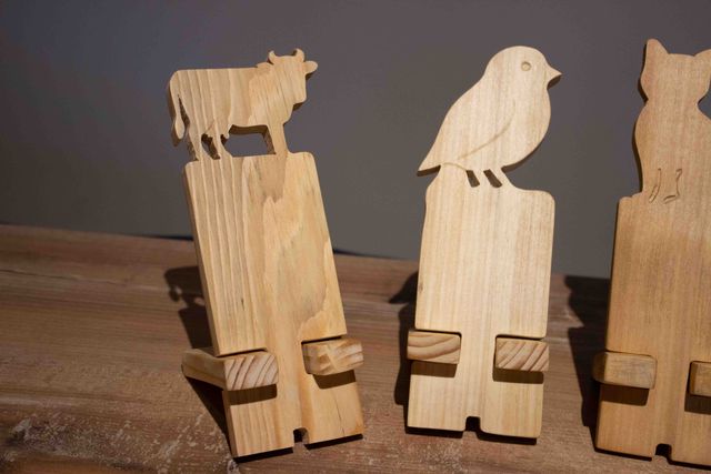 Supports de téléphone en bois