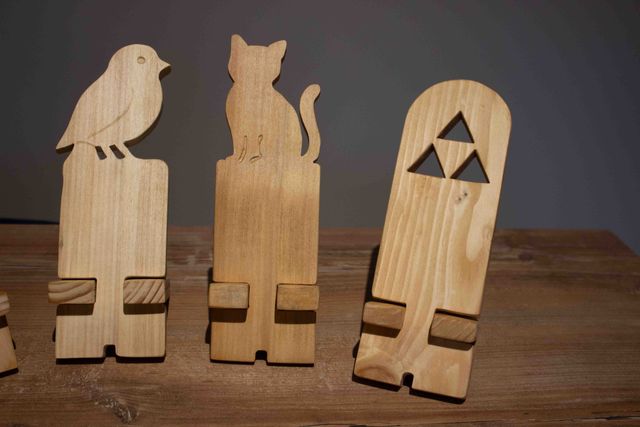 Supports de téléphone en bois